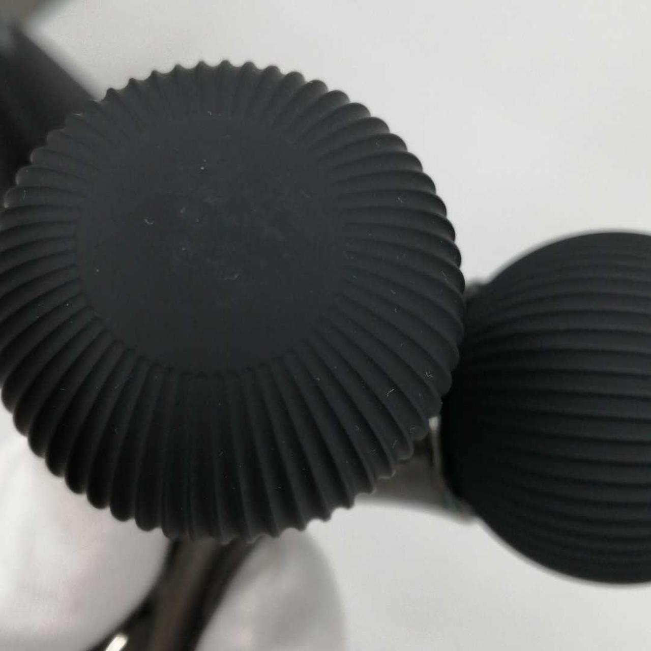 左右どちらにも細かいスレあとあり