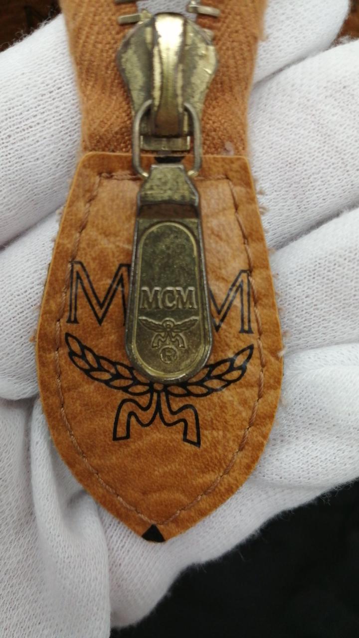 チャック汚れ、劣化あり