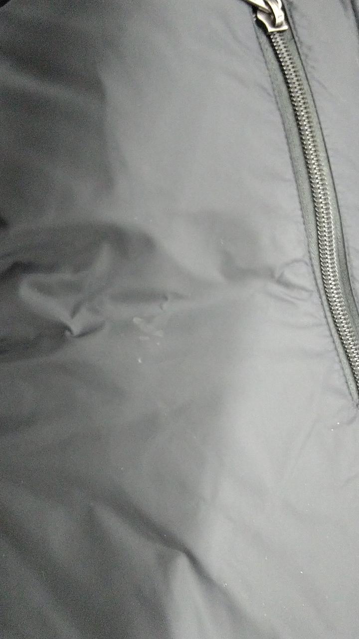 内ポケット近く汚れあり