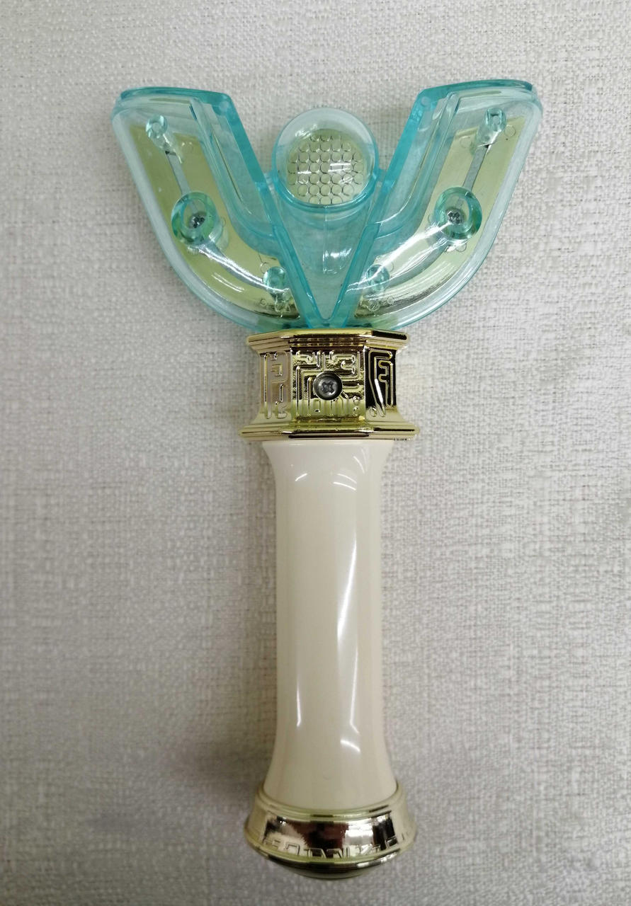 初期の玩具なので光る機能等はありません