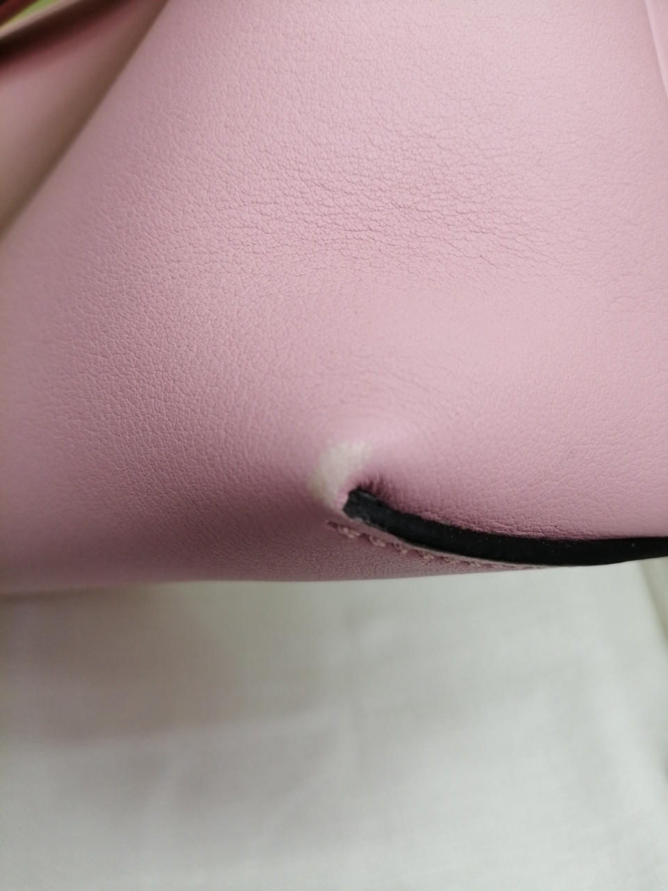 底面の四隅の角剥がれあり