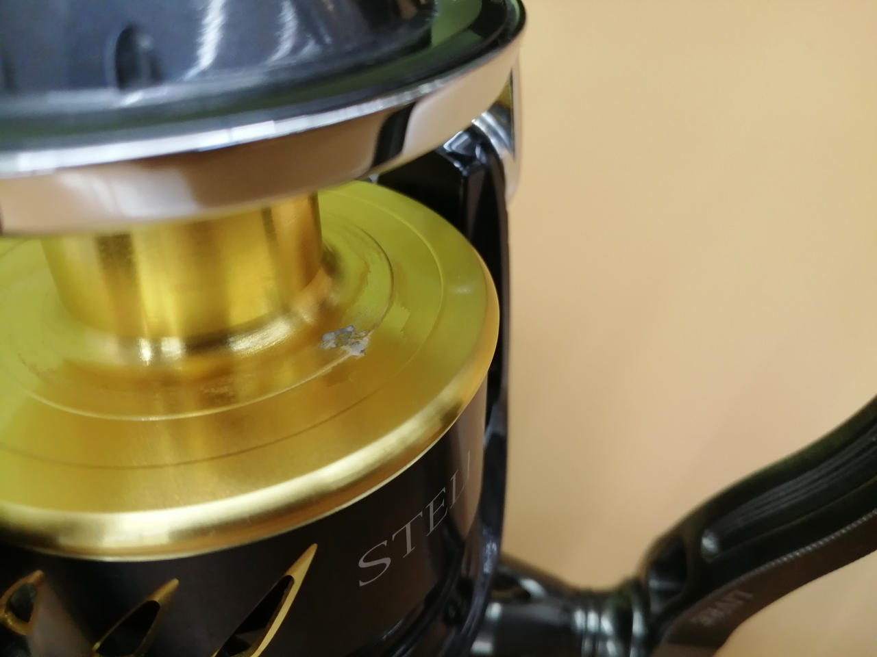 スプールに汚れあり。