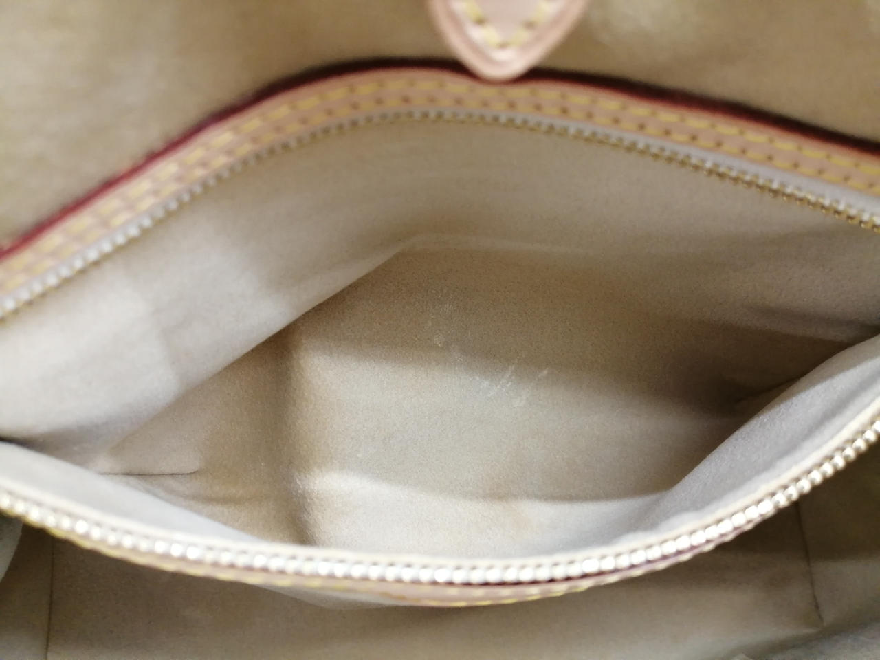 内ポケット使用感あり