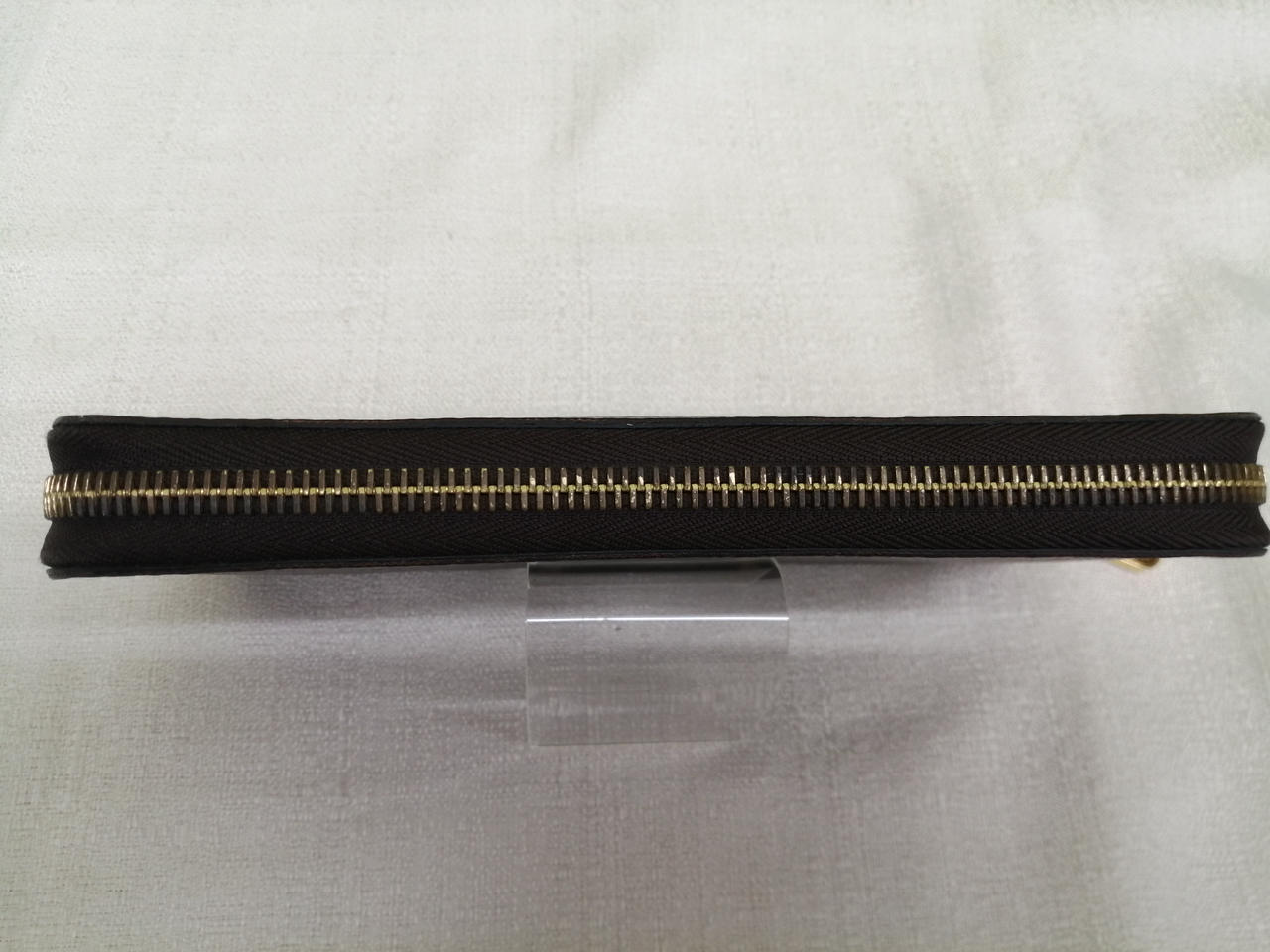 ファスナー変色あり