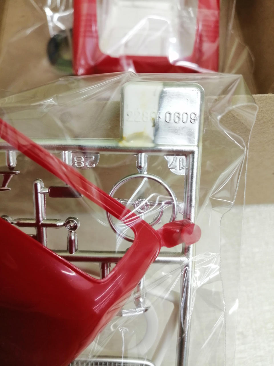 ランナー品番接着跡のようなものあり