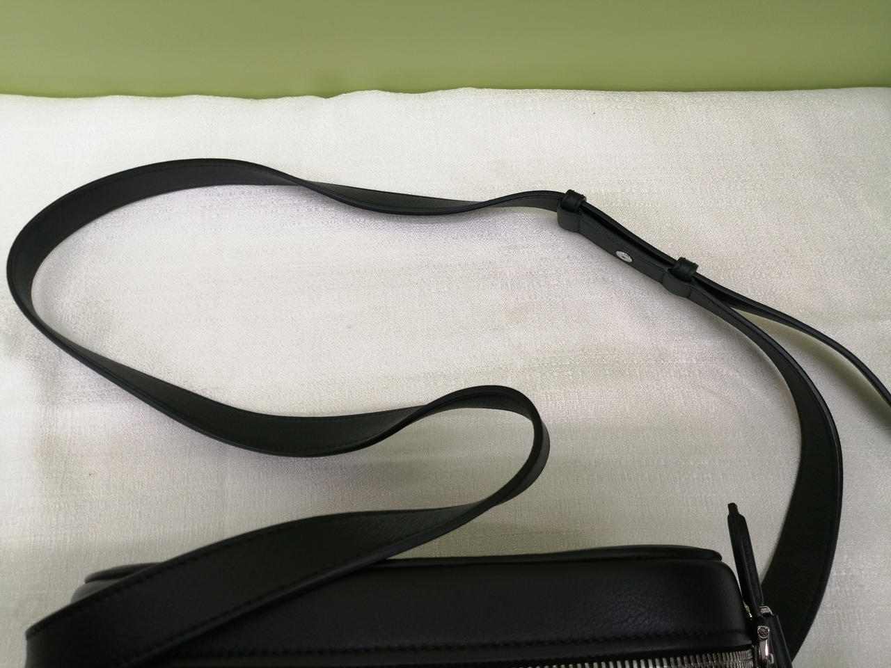 ストラップに折りクセあり