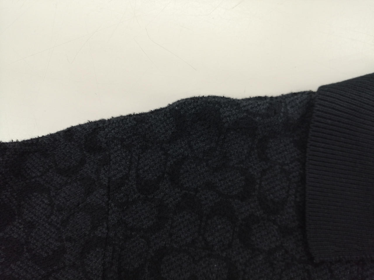 毛羽立ち・ハンガー跡あり