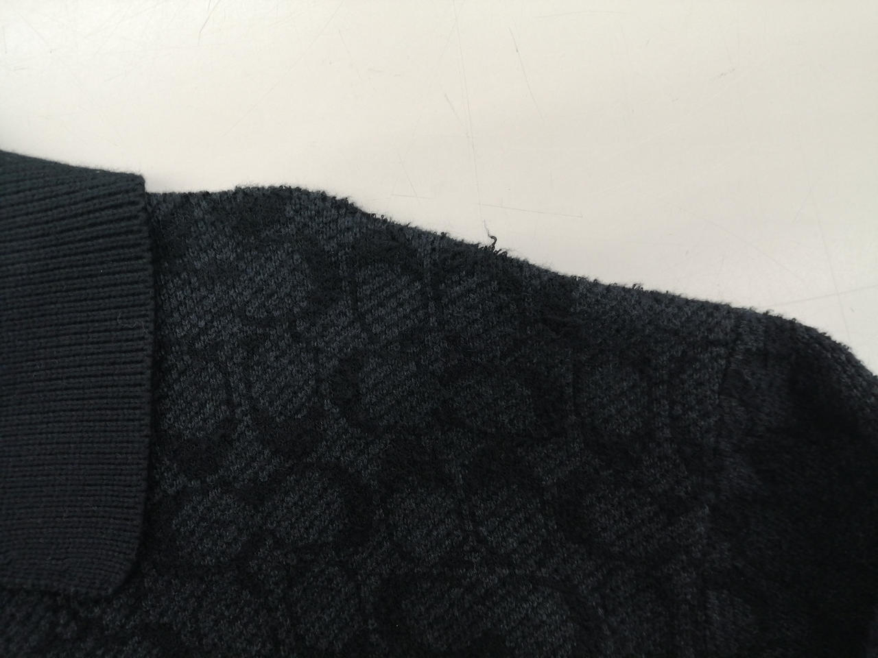 毛羽立ち・ハンガー跡あり