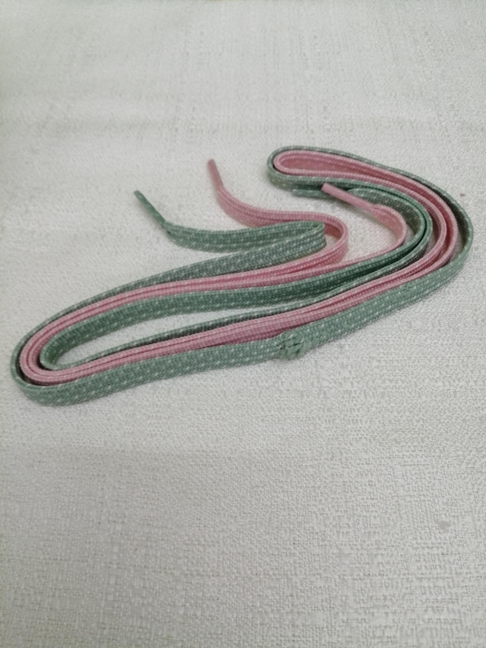 緑色の紐ホツレあり