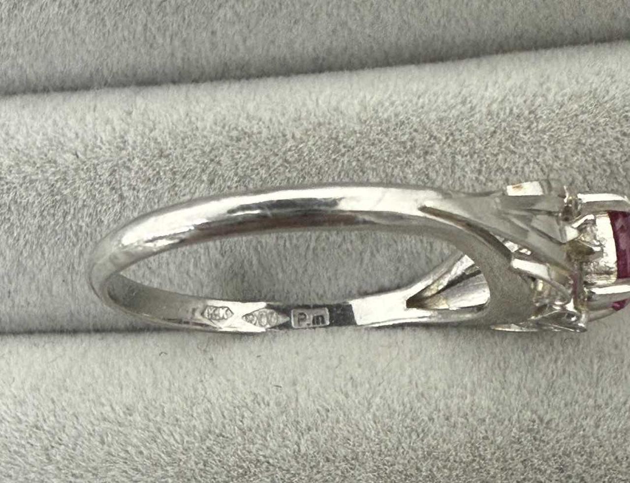 K,K  900 PM の刻印があります