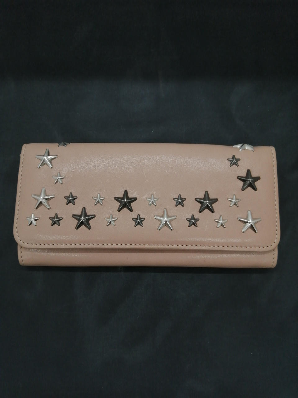 ✧︎*。期間限定お値下げ中12月1日まで●JIMMY CHOO 長財布● JIMMY CHOO(ジミーチュウ) スタッズ長財布J000095328001