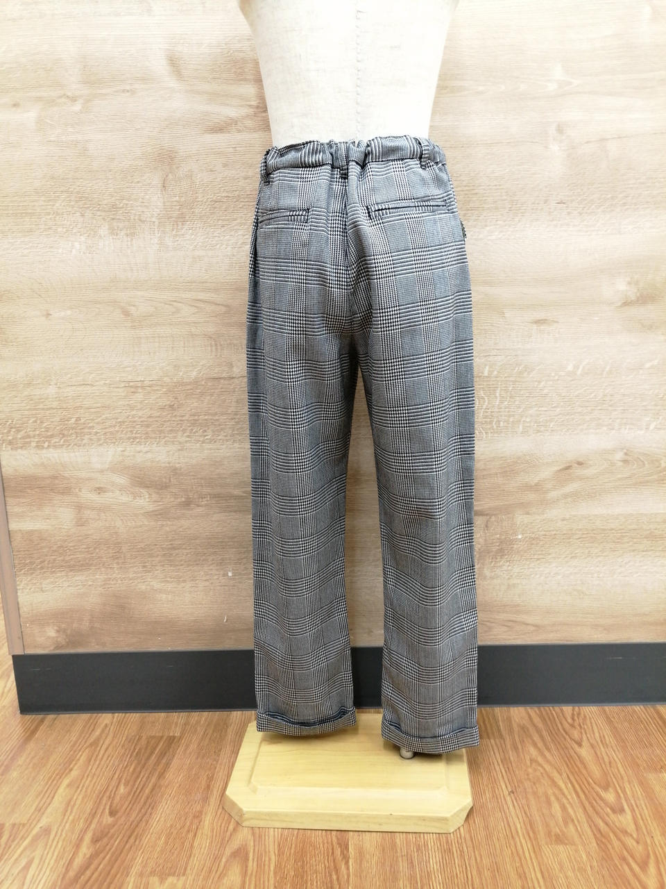 パンツのみ後ろ