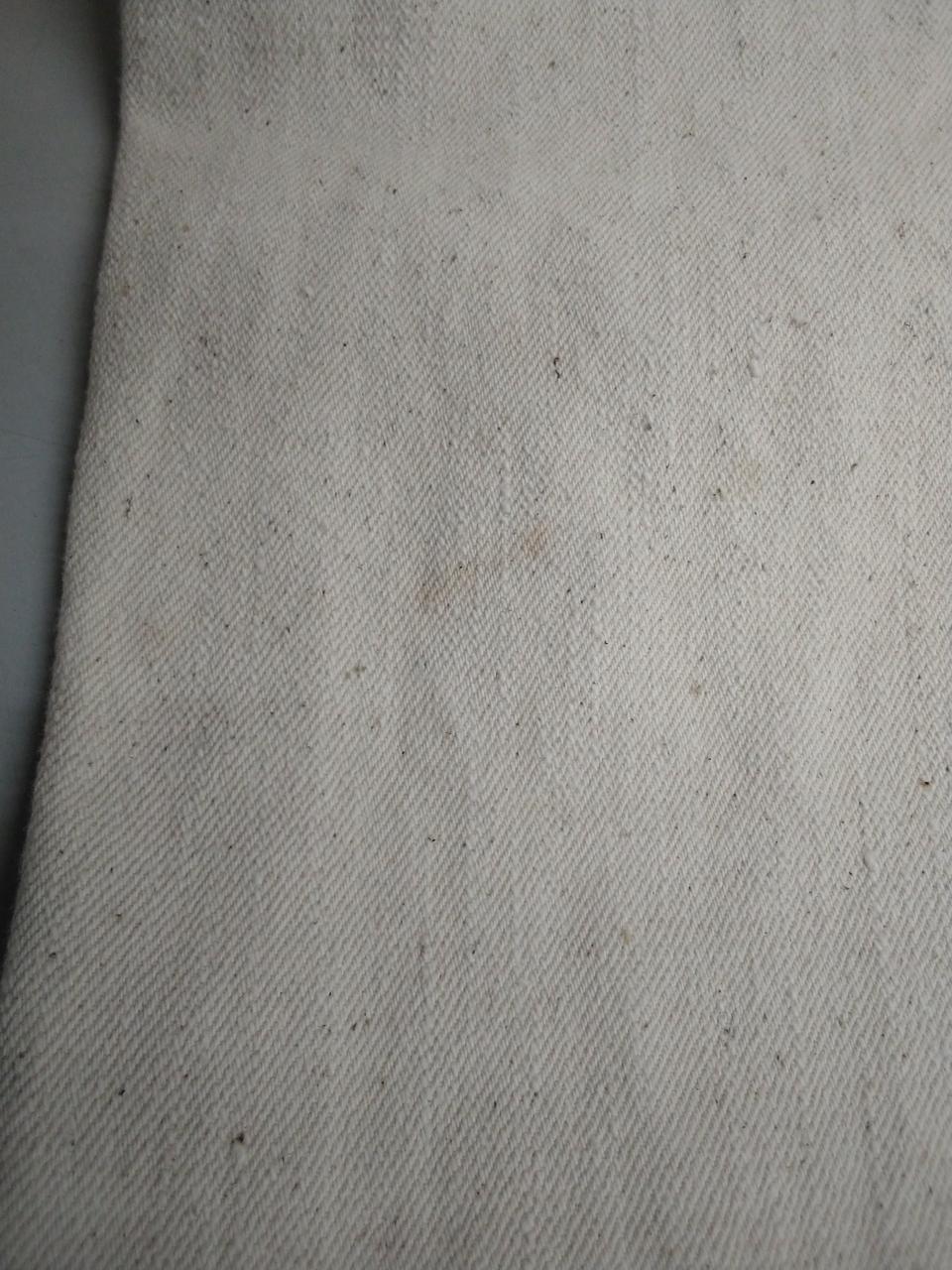 左足膝裏付近、茶色いシミあり