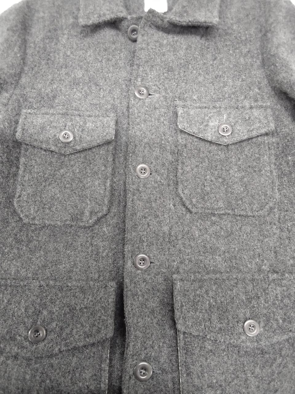 フロントポケット、左右で高さ違いあり