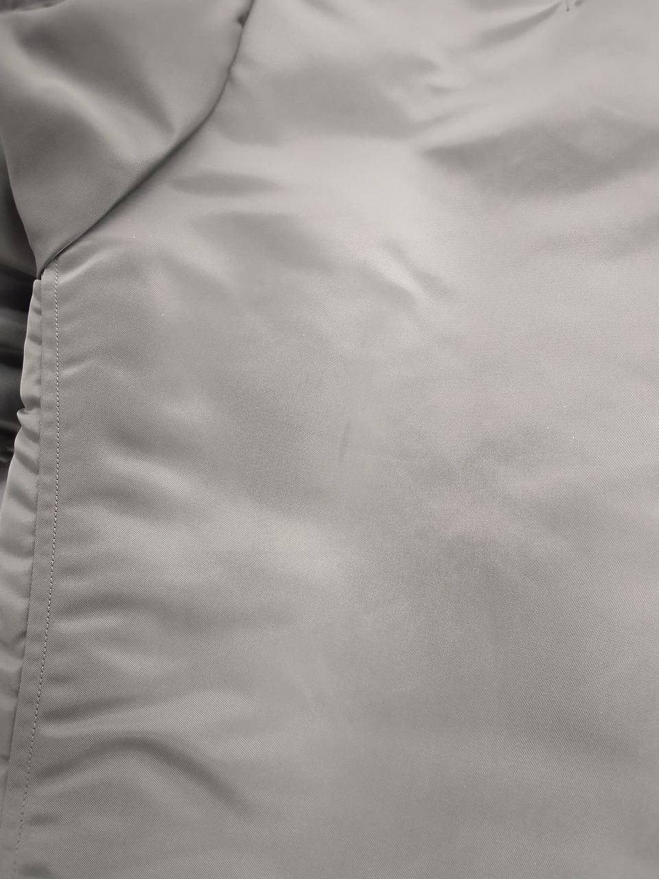 背中、左脇付近にスレ跡あり