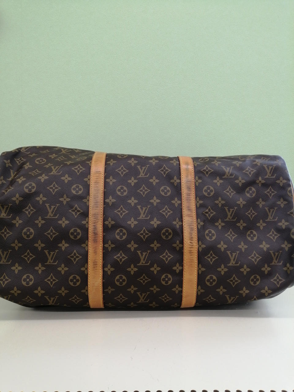 底部分/ヌメ皮に汚れが見られます