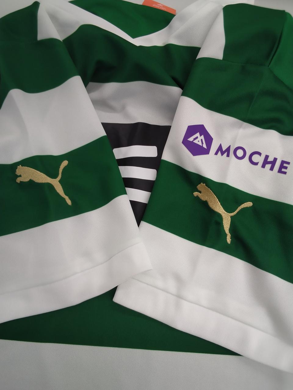 両肩の刺繍、プリント