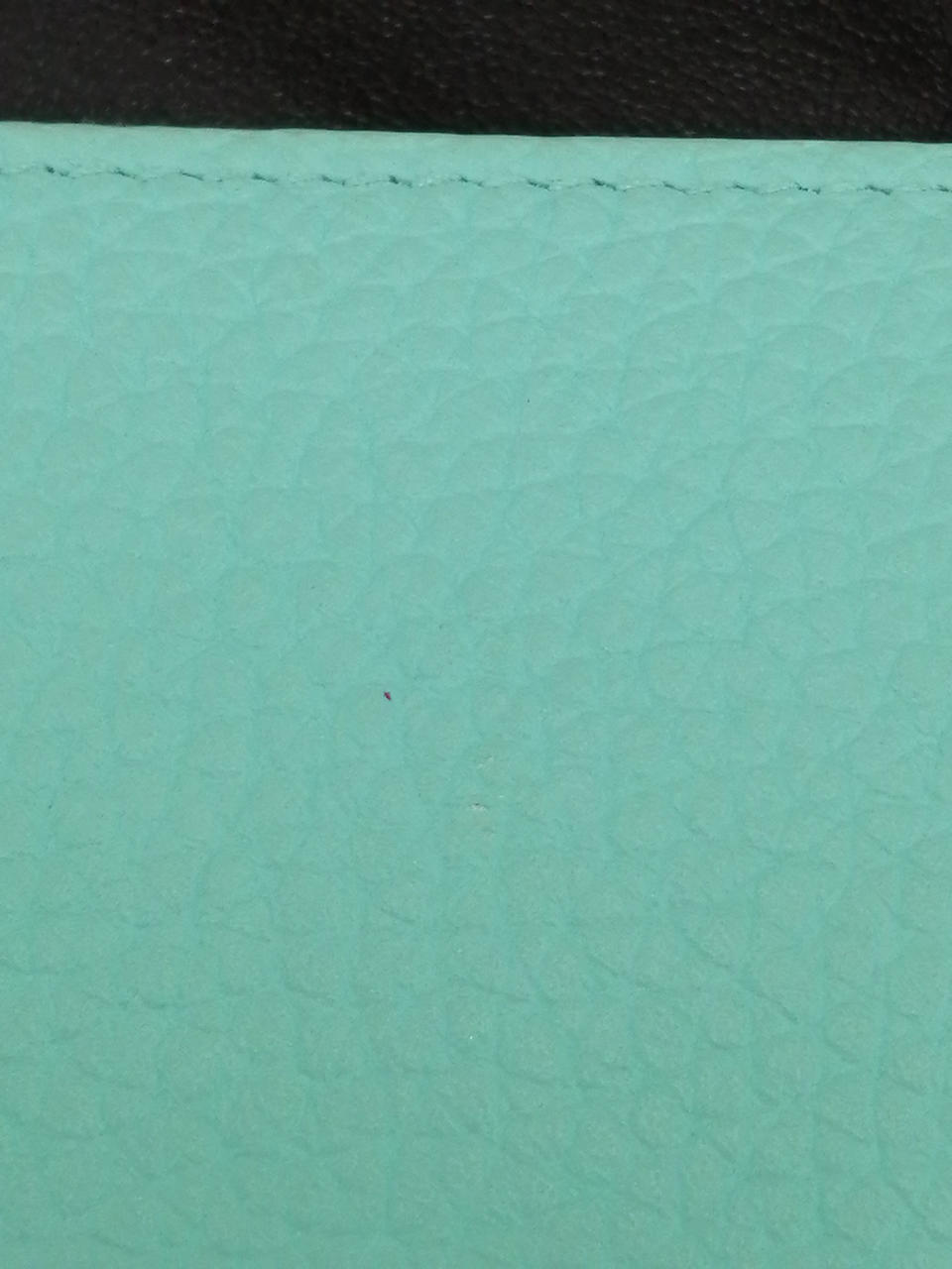 背面に小さなスレ、汚れあります