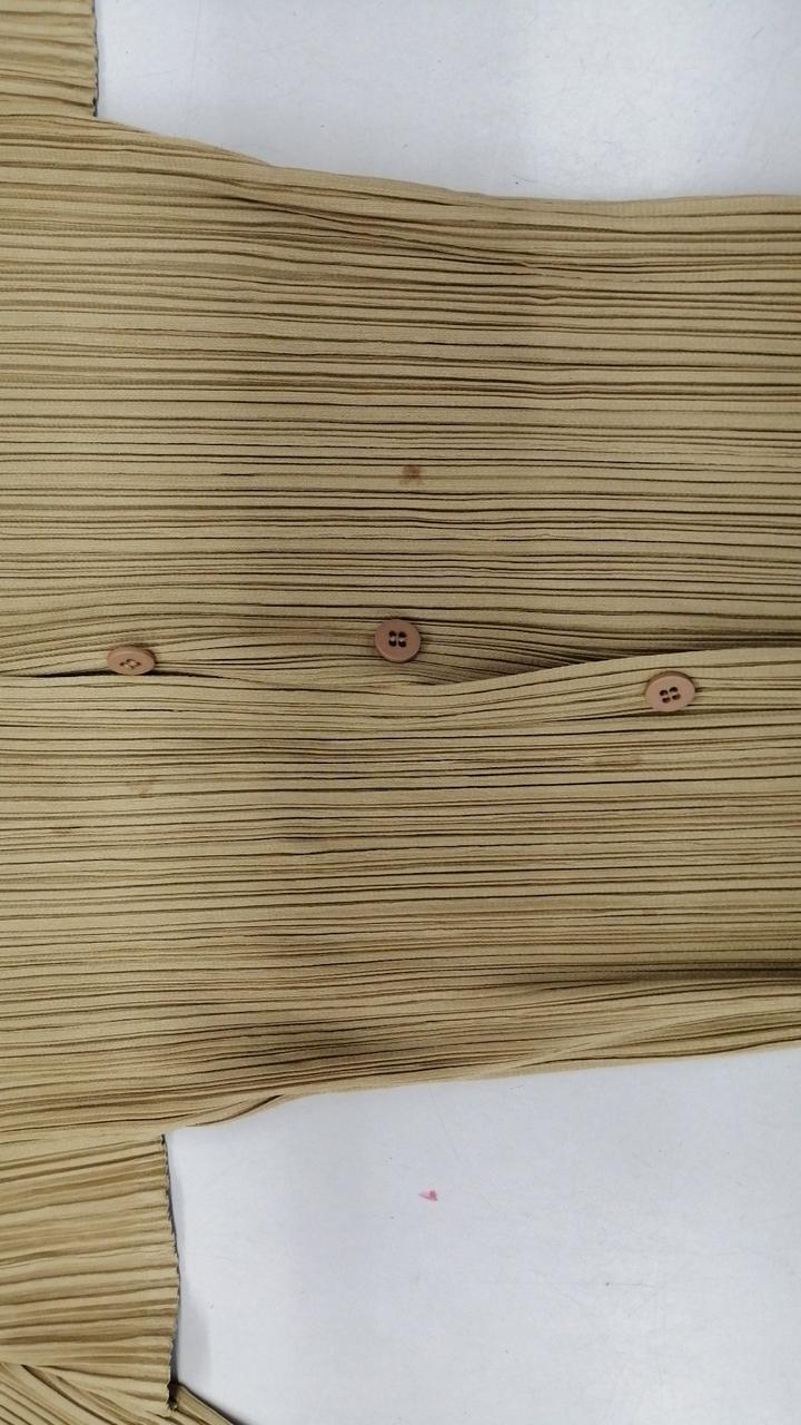 第二〜第四ボタン付近汚れあり