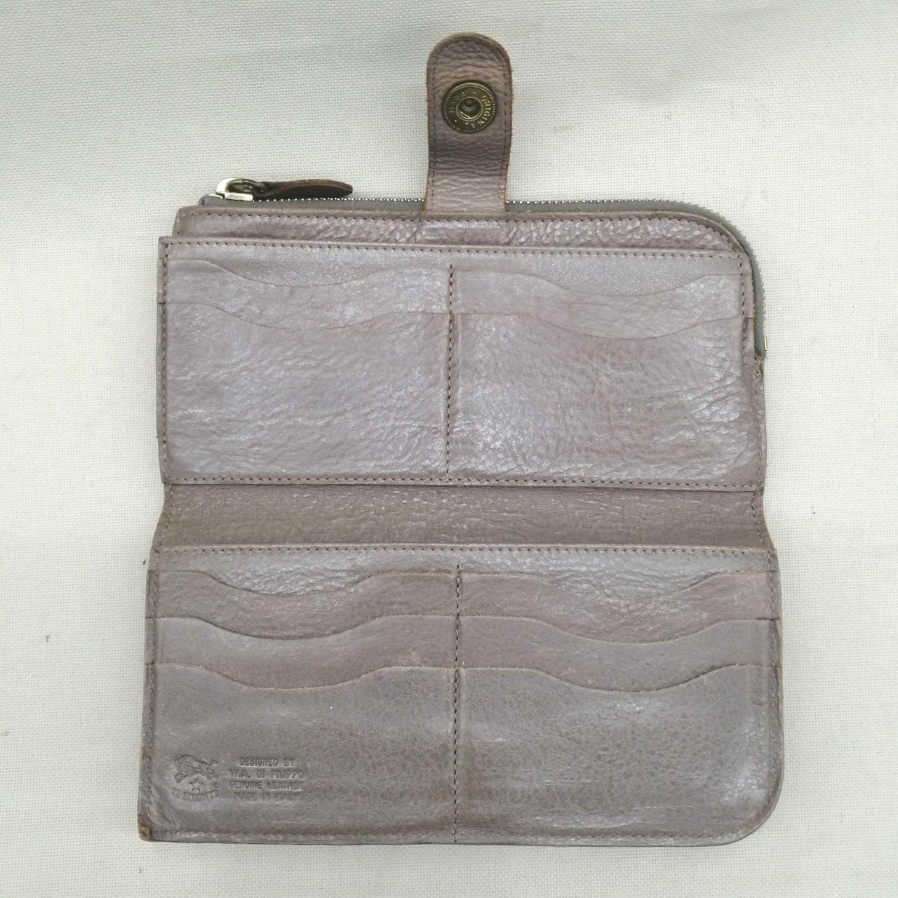 小キズ多くみられます