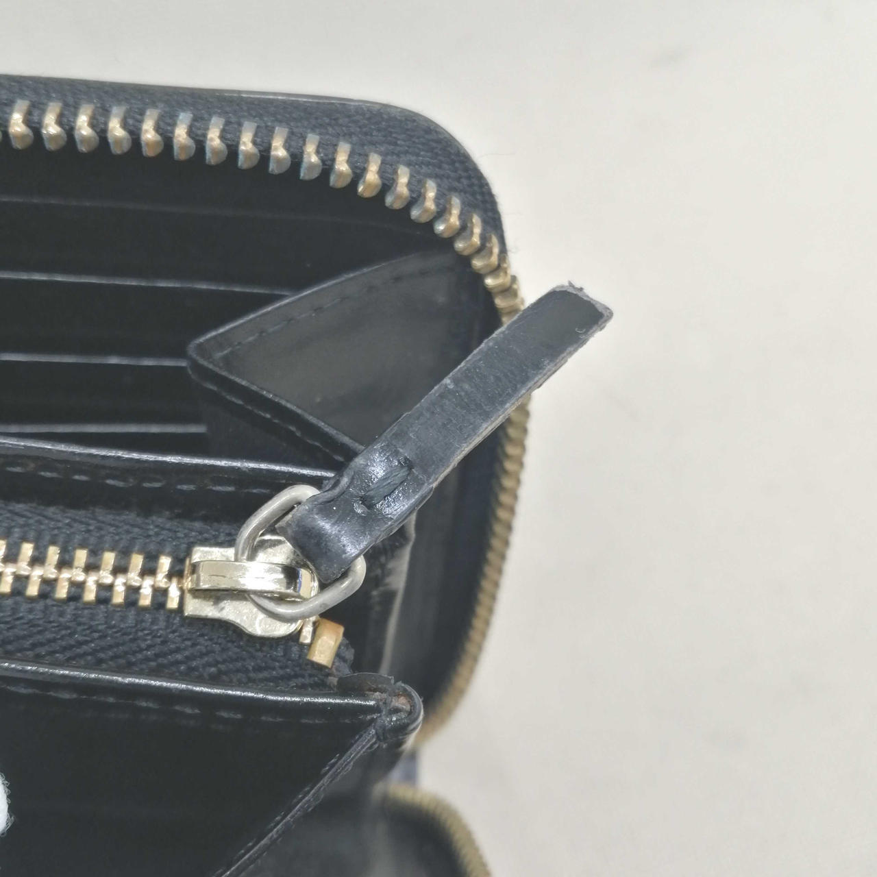 小キズ多くみられます