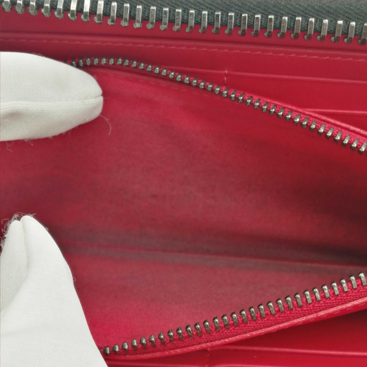 小銭入れの使用感あります。