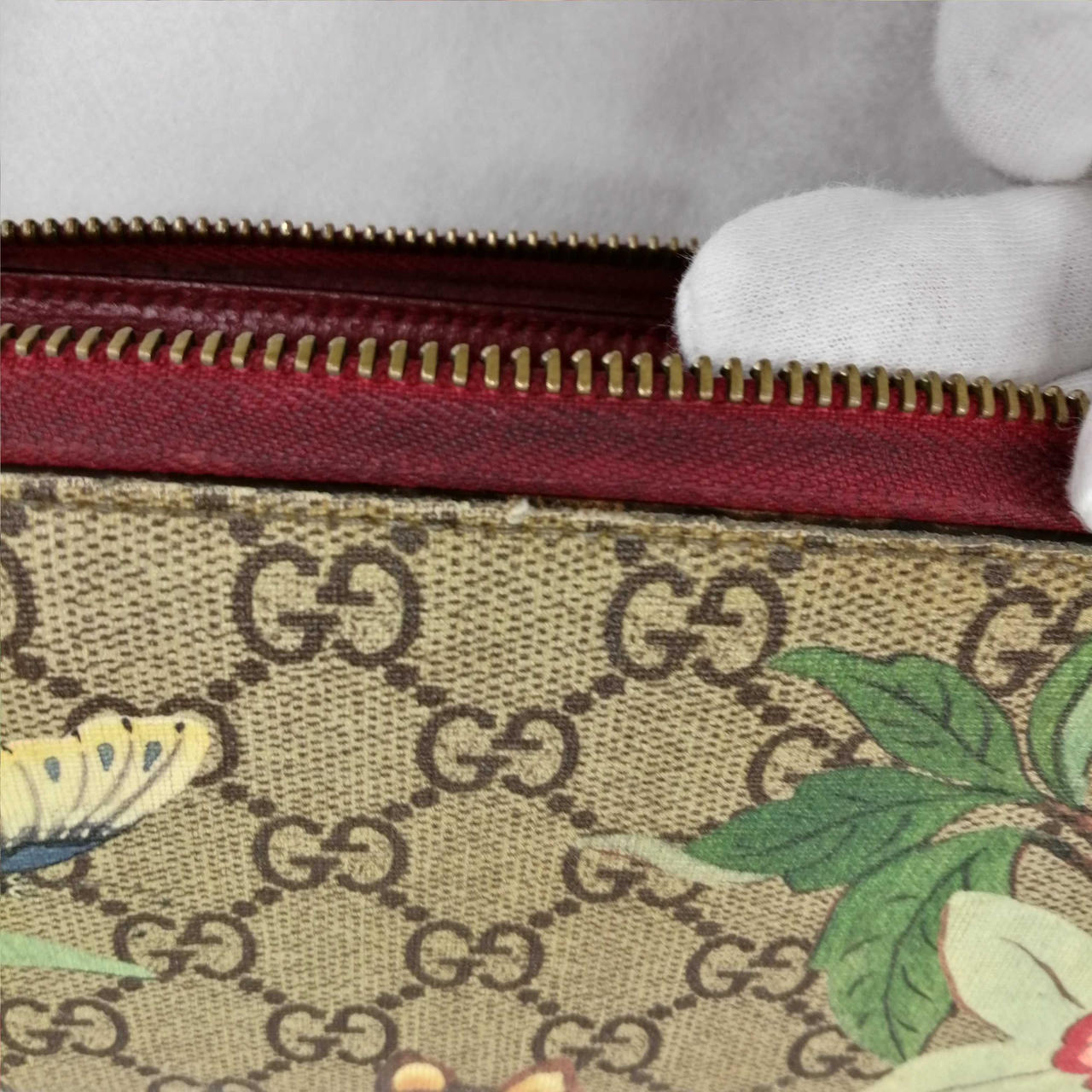 黒く汚れ、剥がれあります。