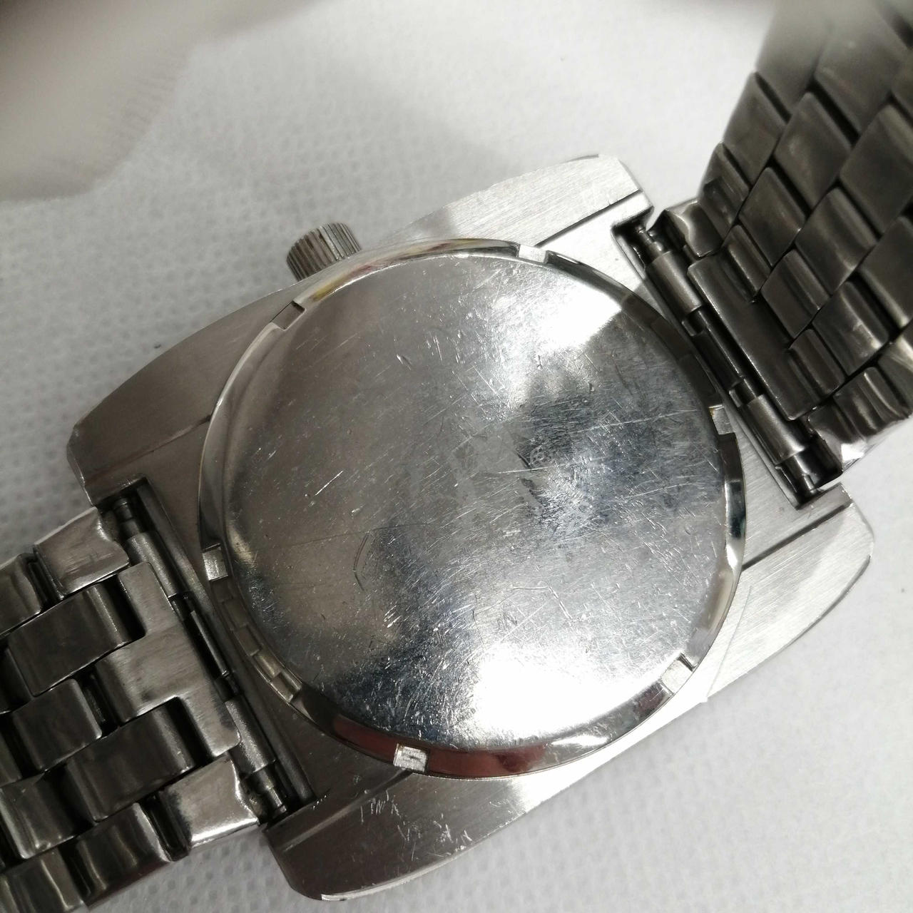 裏蓋印字薄いです