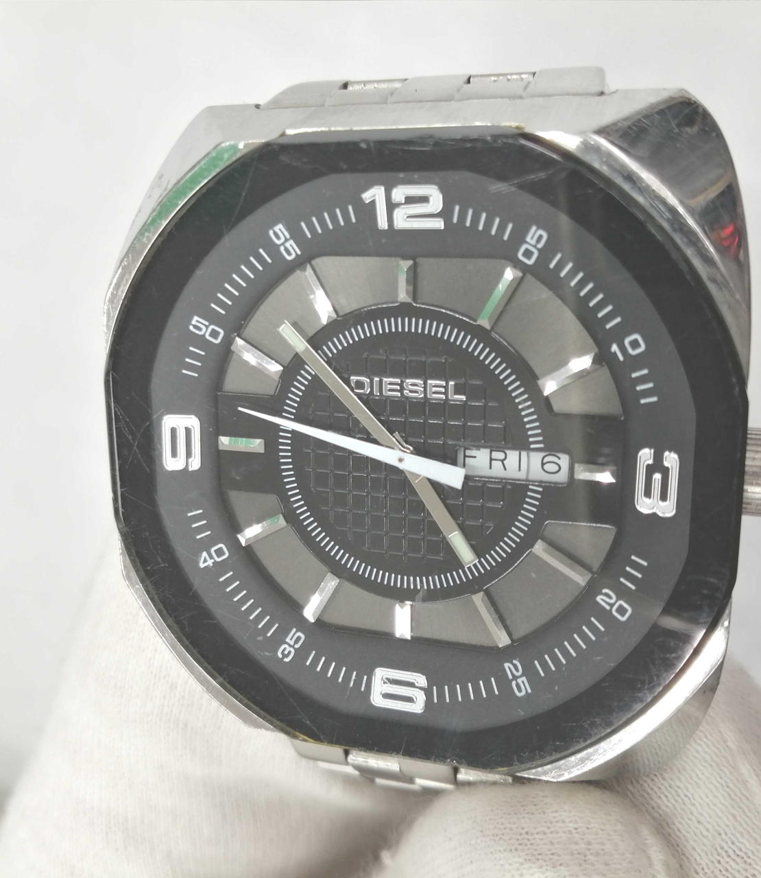 風防全体にキズ多いです