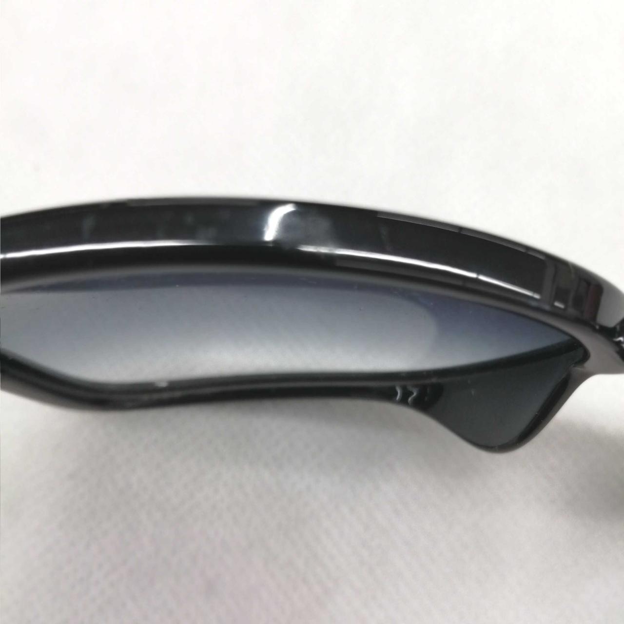 フレーム上部にキズあります