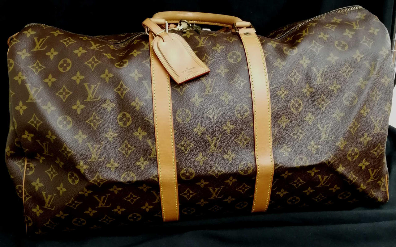 折り畳みの形跡があります。