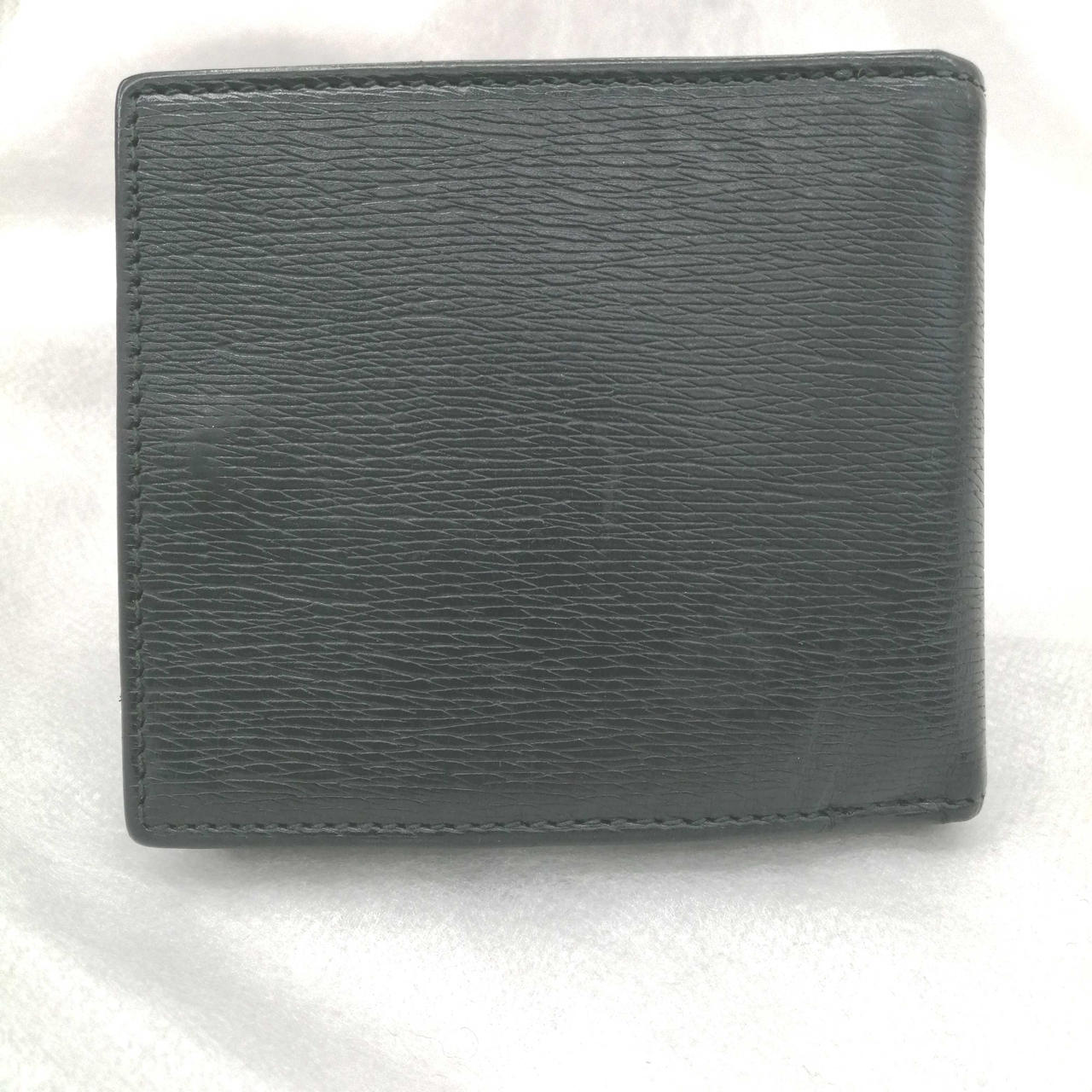 折りジワができています。