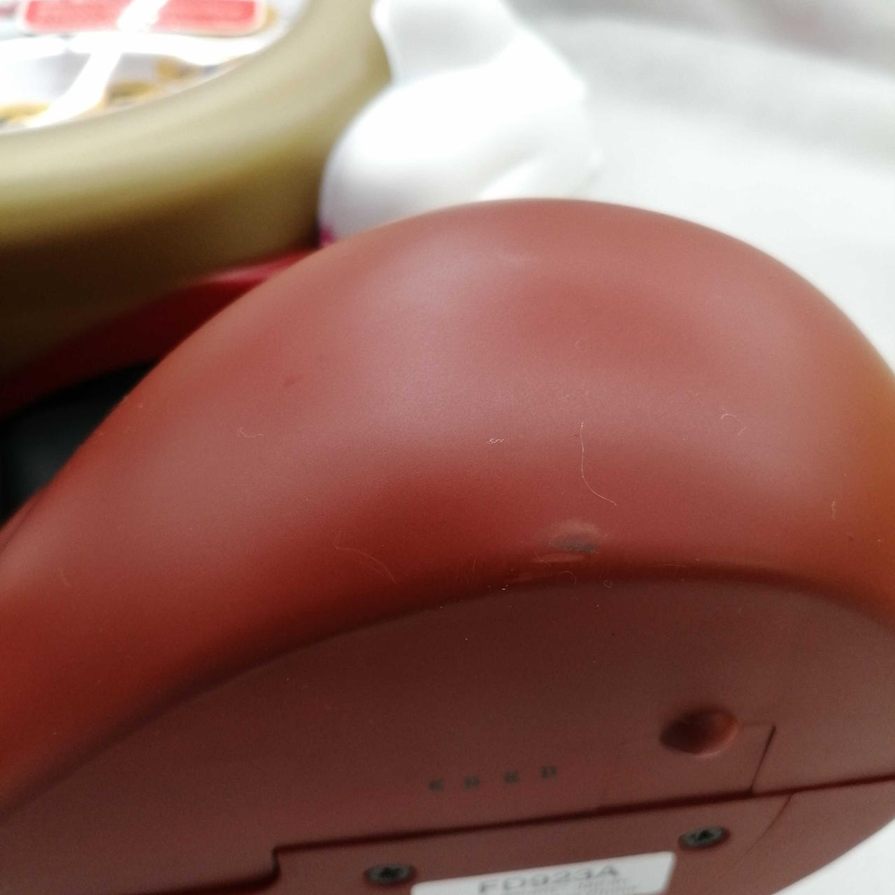 黒い汚れがついています。