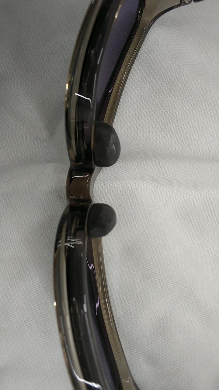 白く汚れています。