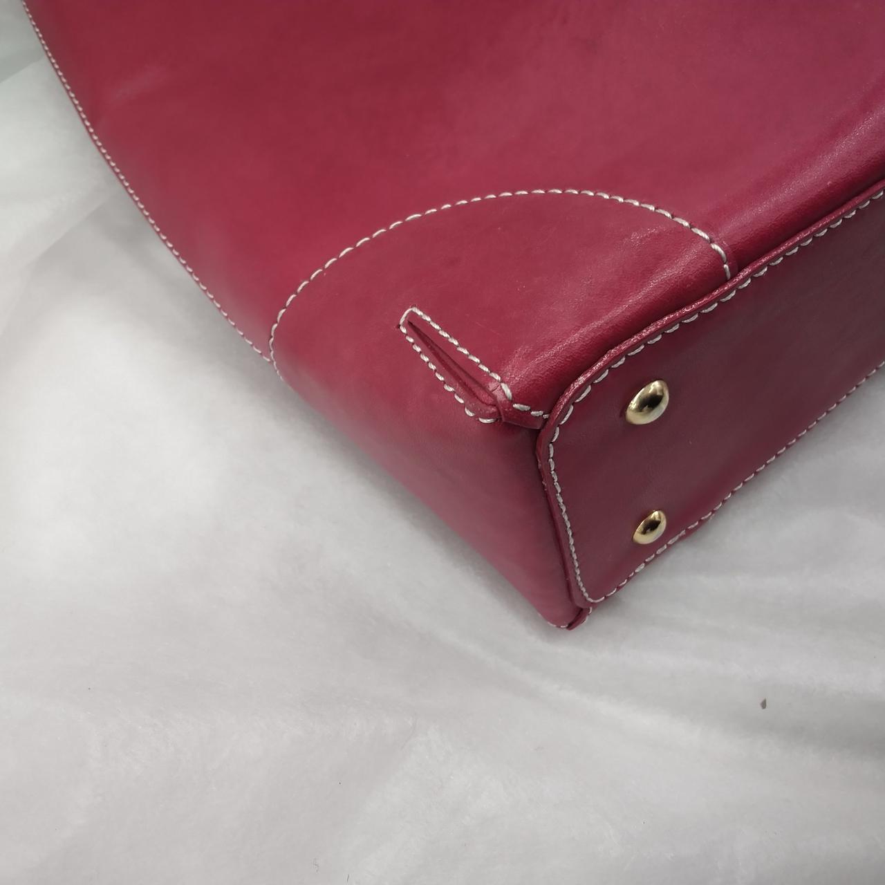 白い傷があります。