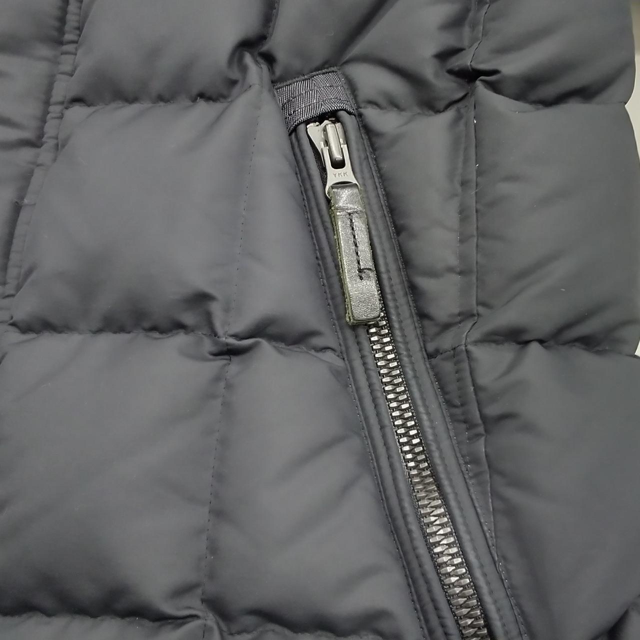 外側ポケット　ファスナー持ち手レザー使用