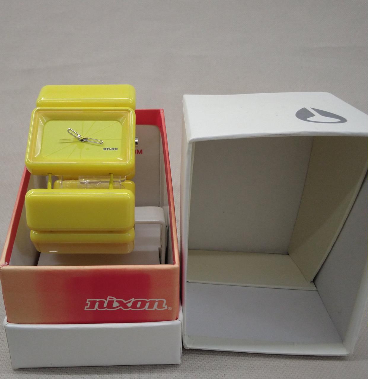 箱　色褪せ　変色あり