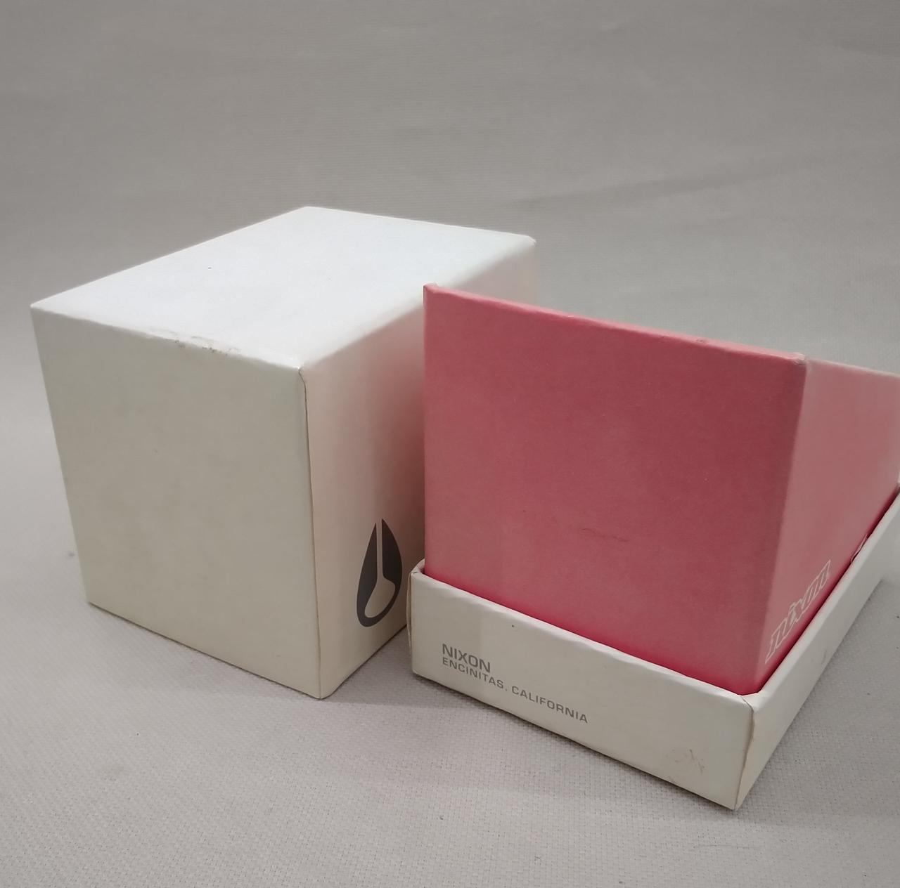 箱　色褪せ変色あり