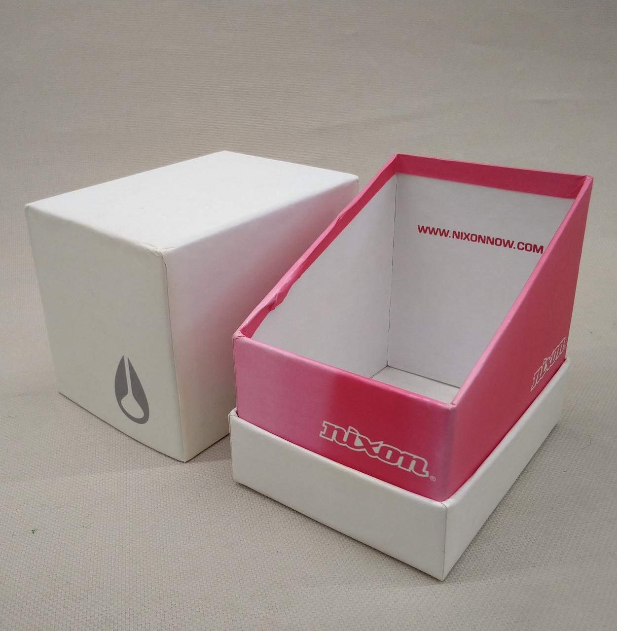 箱　色褪せ変色あり