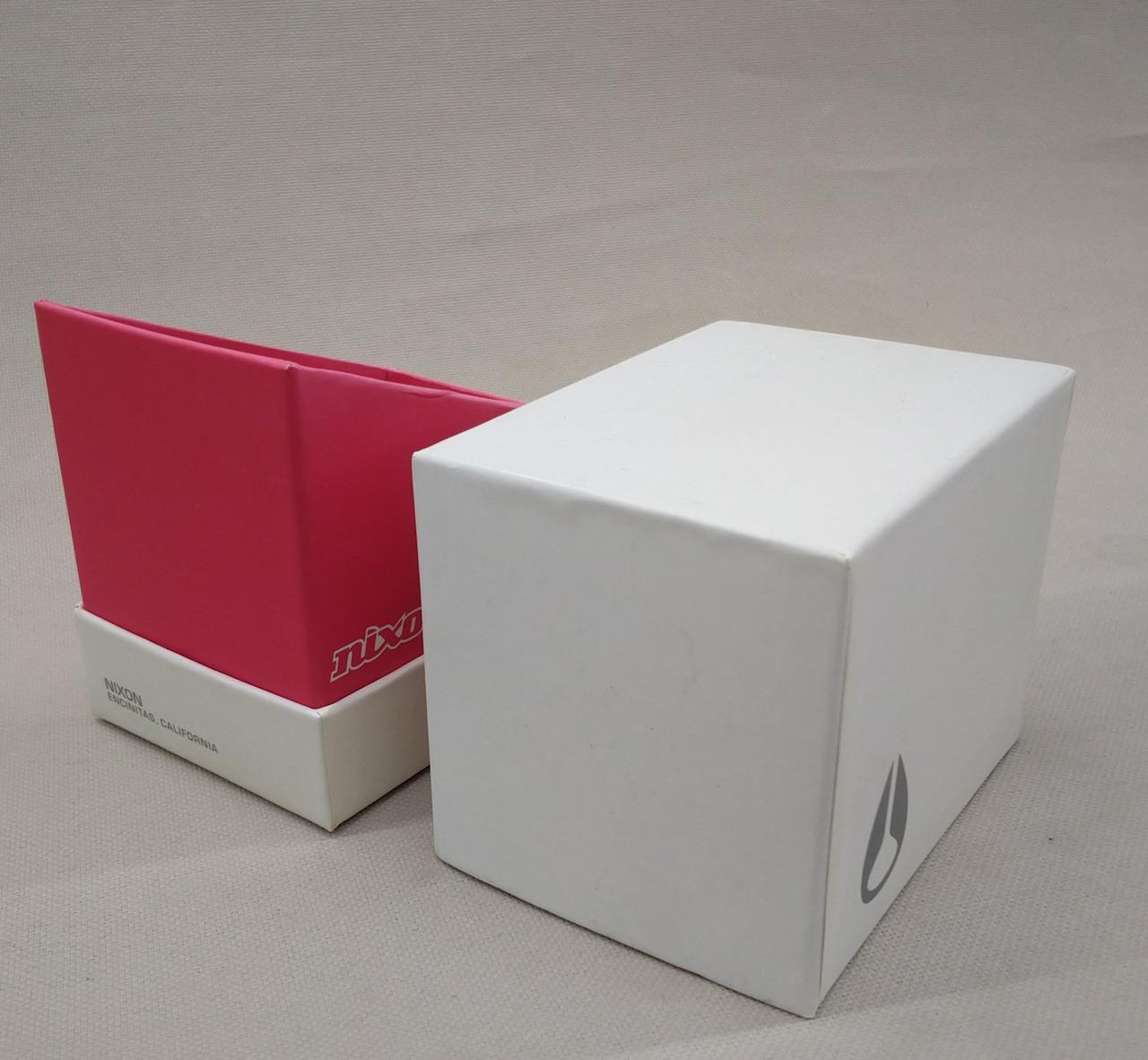 箱　色褪せ変色あり