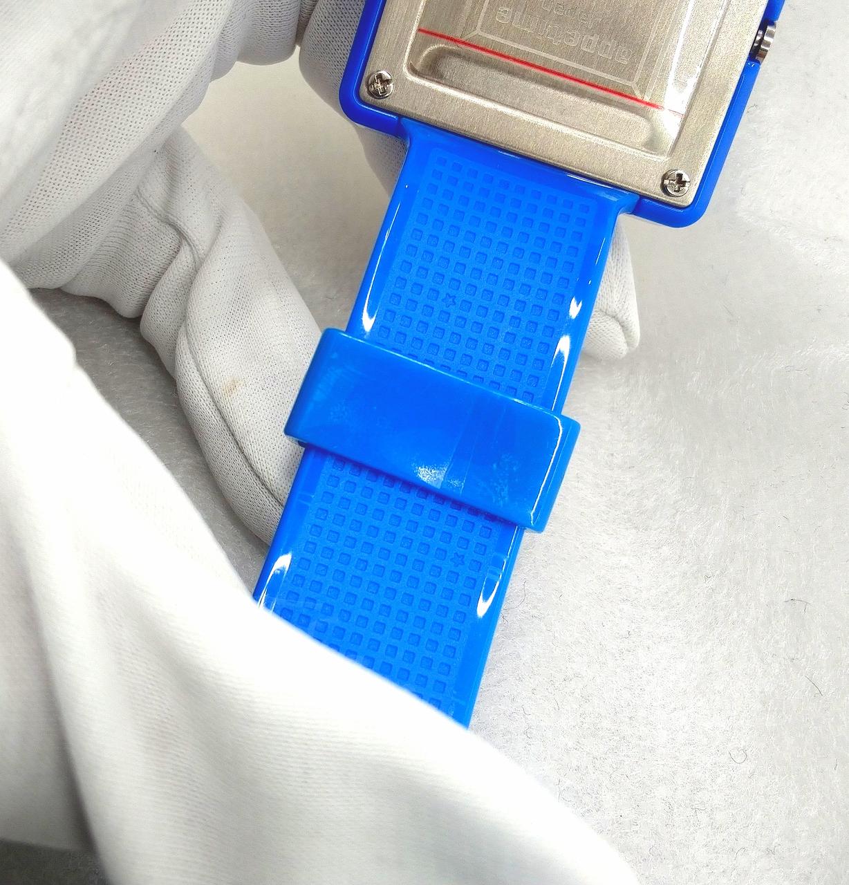 留め具内側擦り傷あります