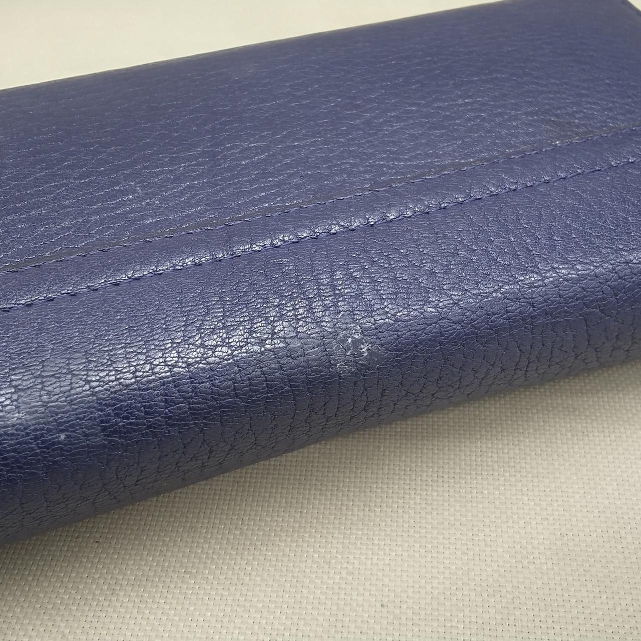 背面液晶上部にきずが見られます