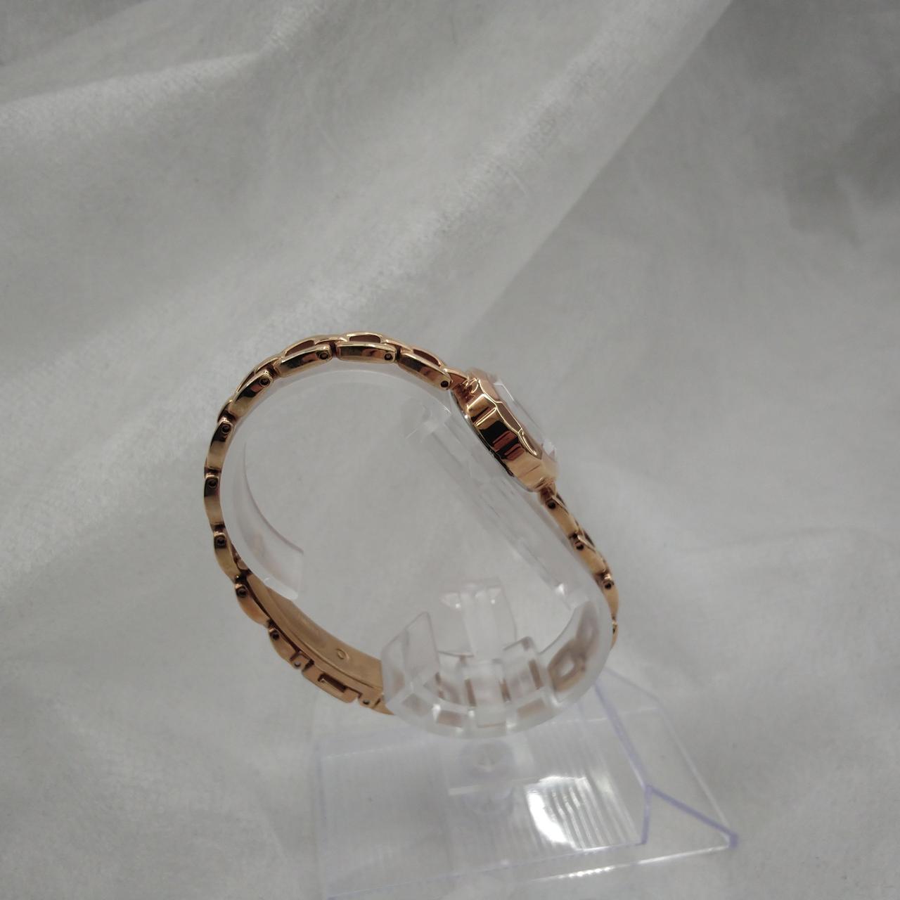 金属部分に使用感があります。