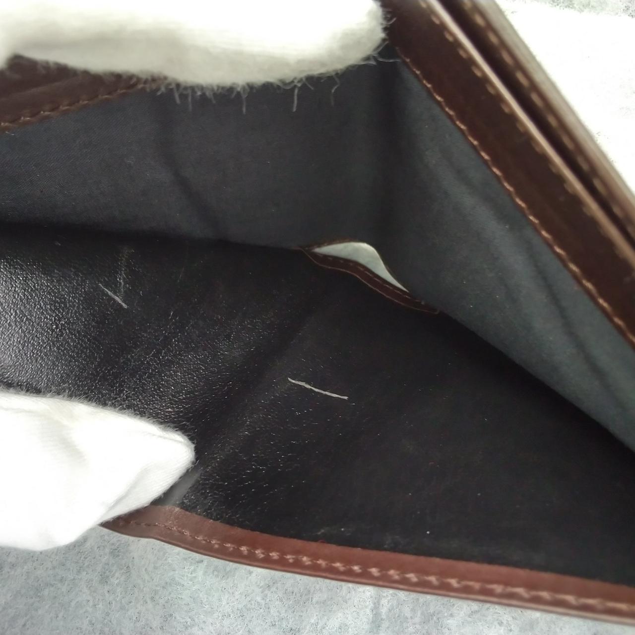 札入れ手前キズあり