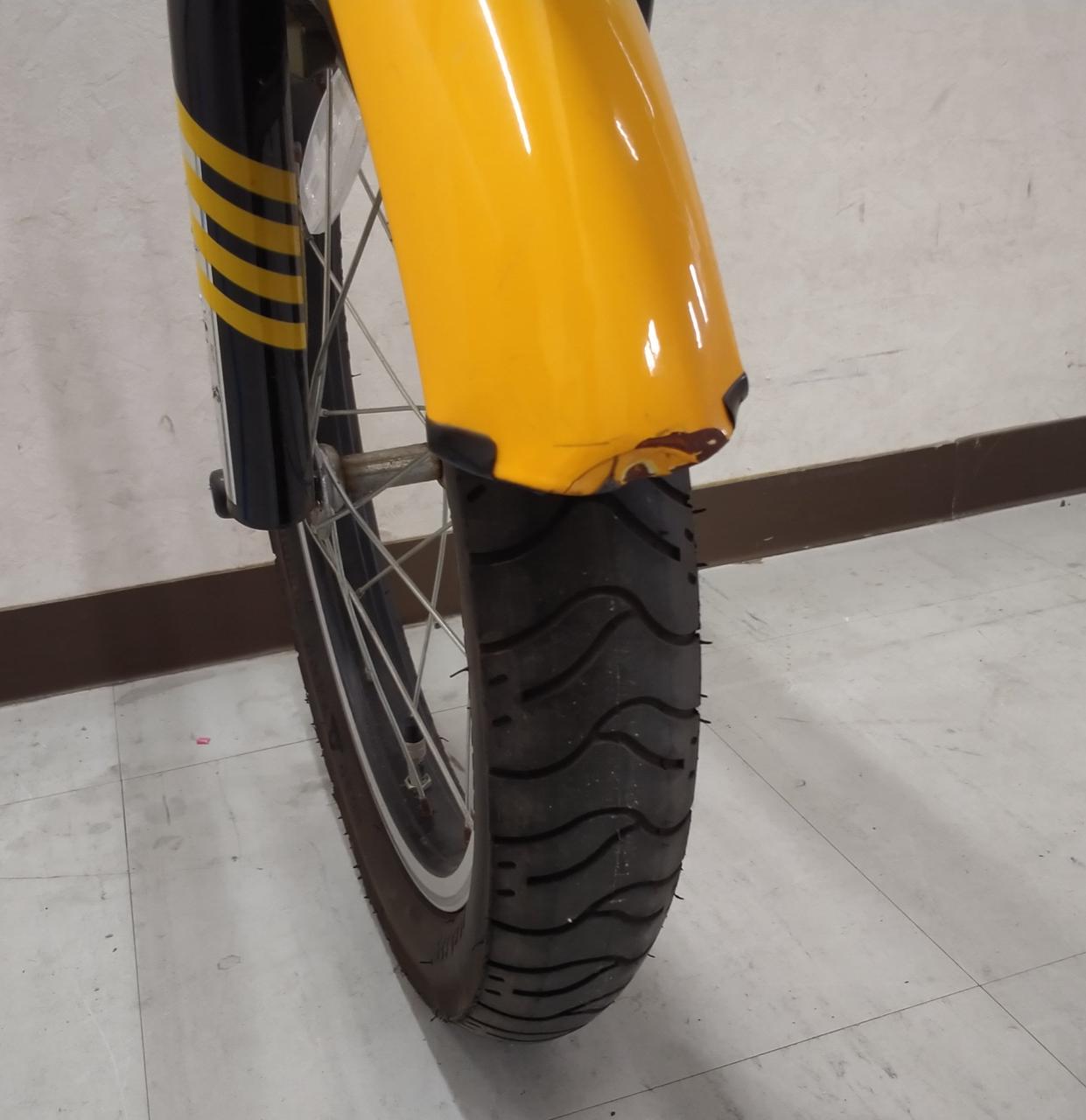 前輪泥除け　凹みキズあり