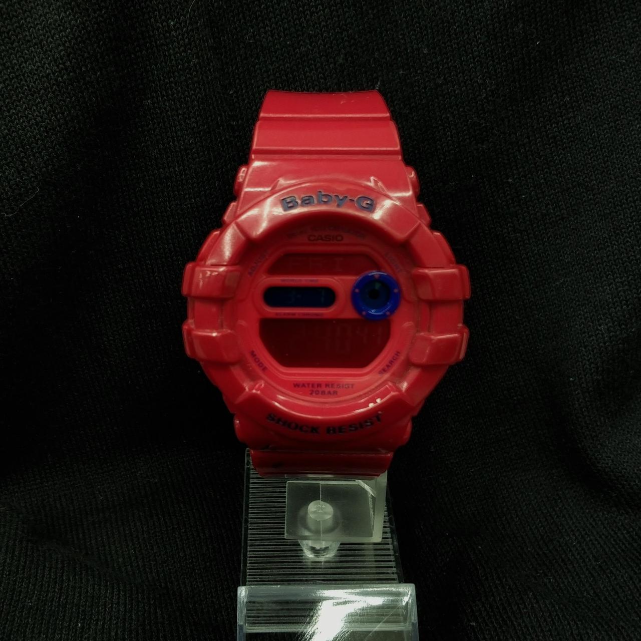 風防に傷が見られます。