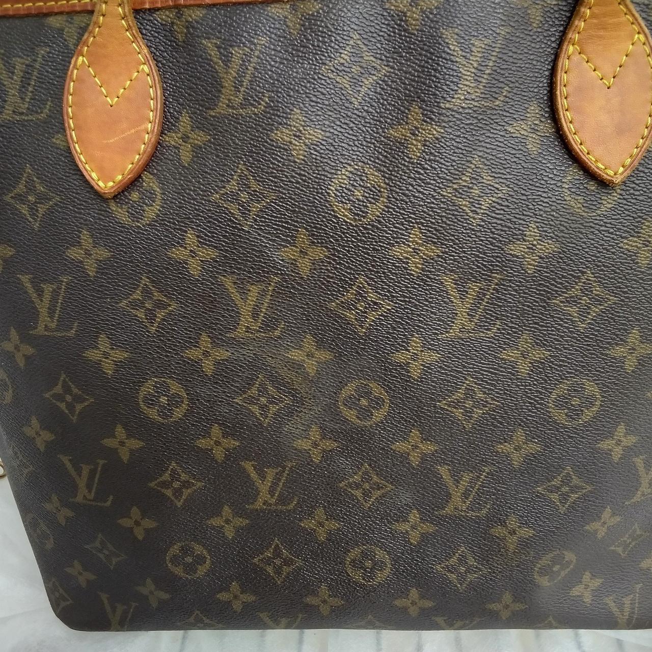 表面にシミ汚れあります