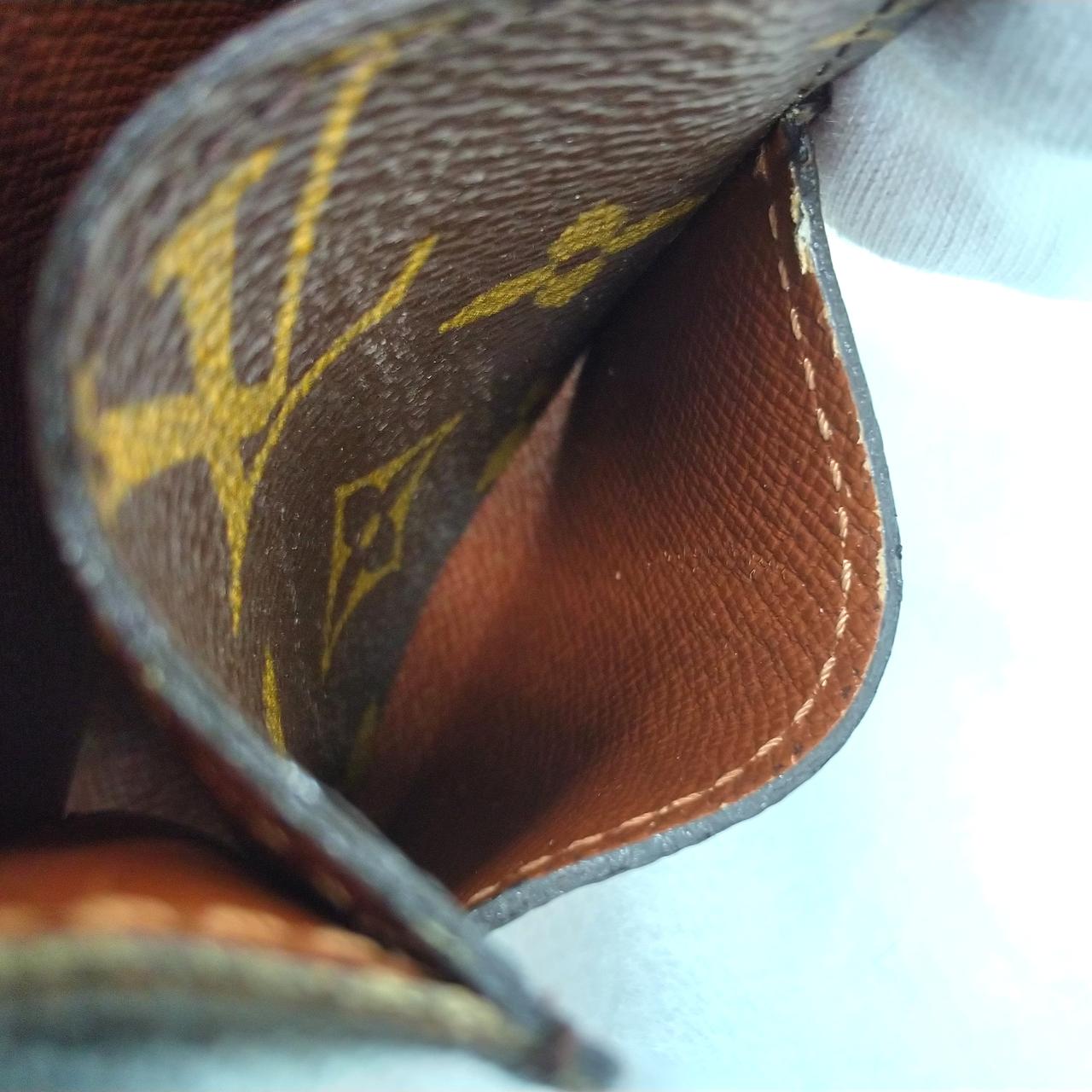 外ポケット内側少し傷あります