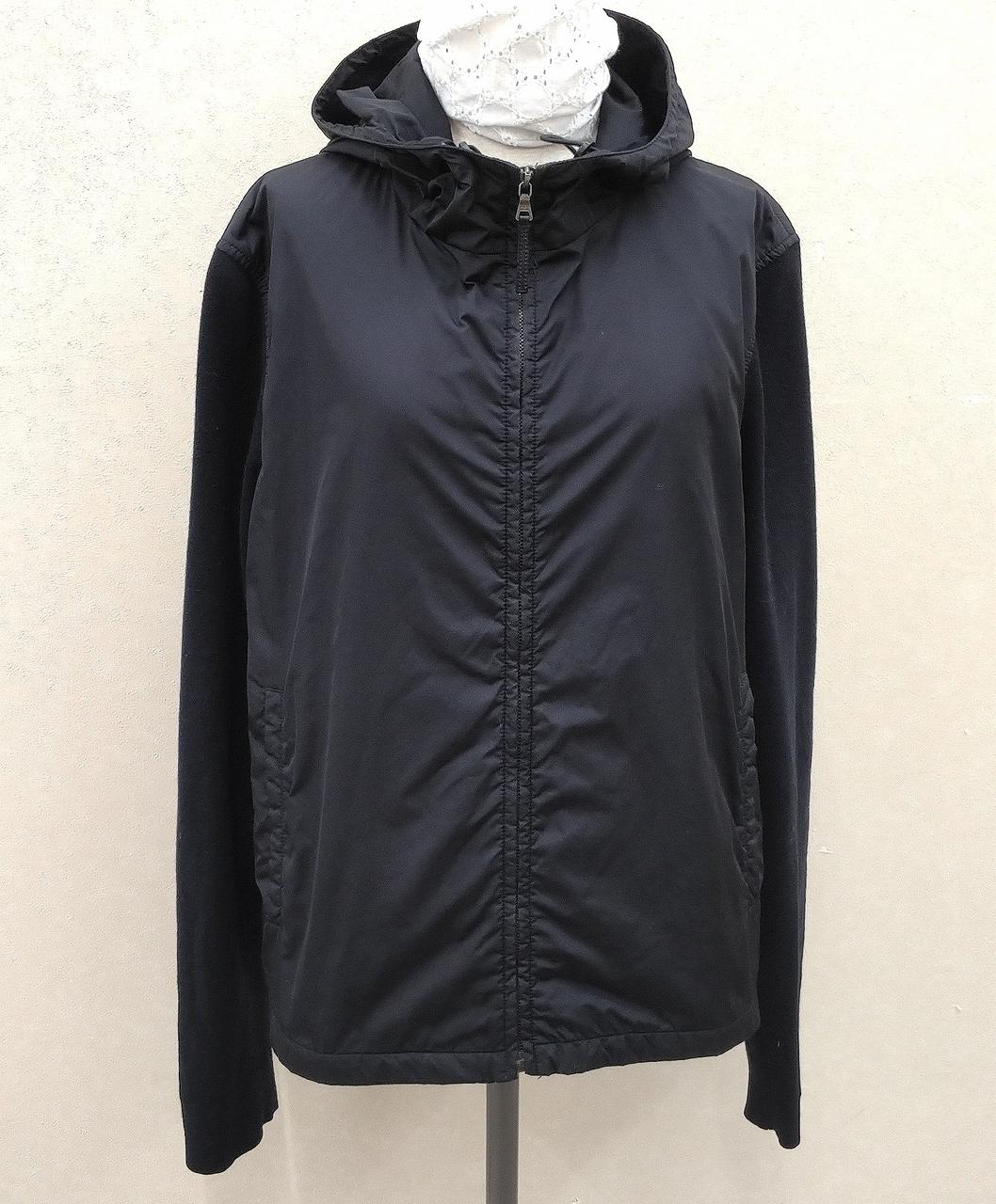 袖はリブ素材です。