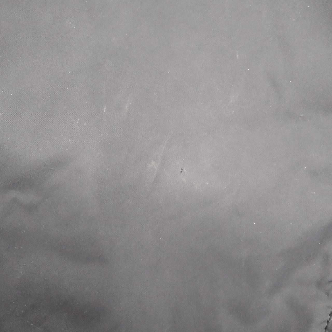 前面右側下方に目立つ汚れほつれあります